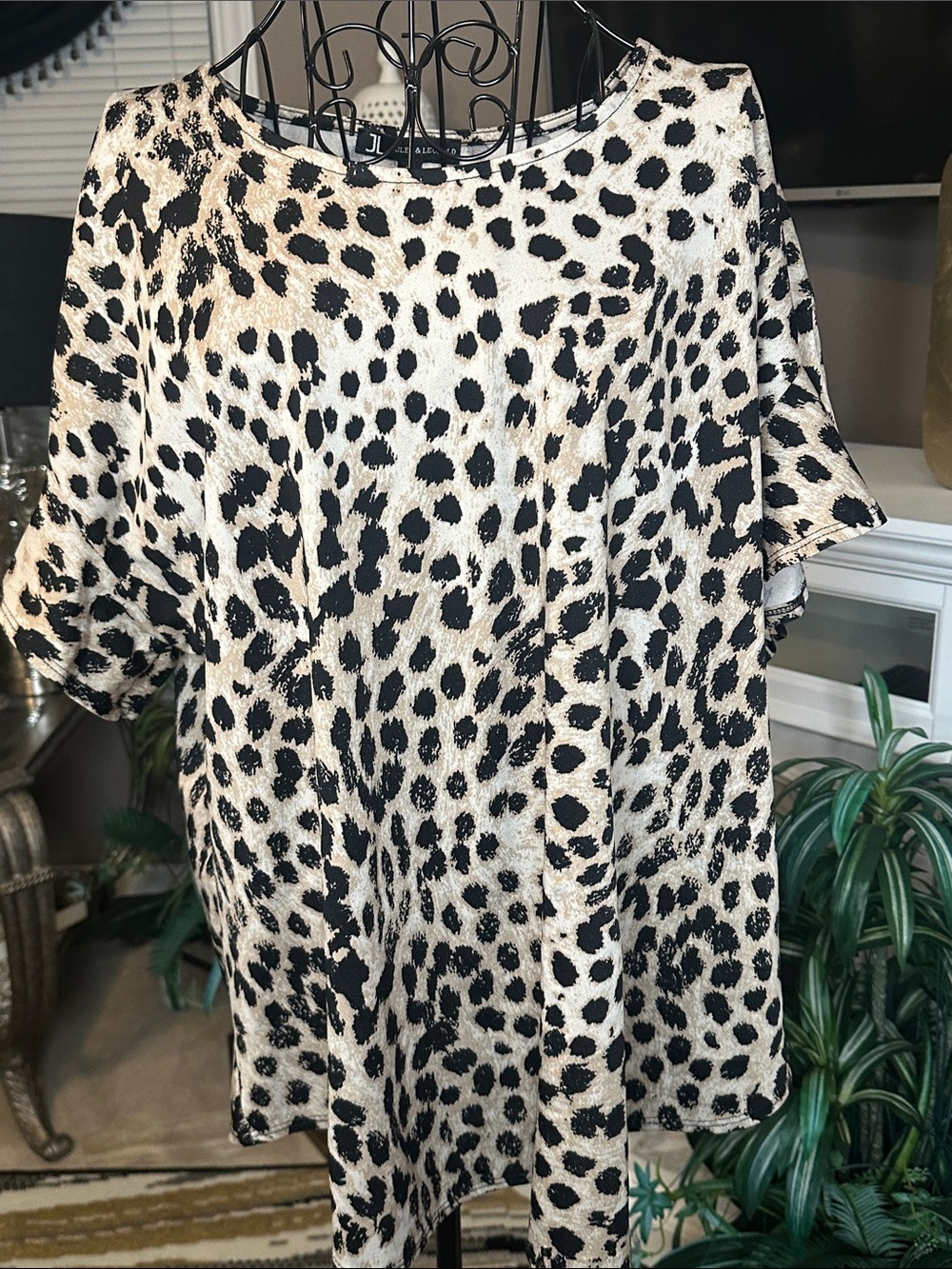 Jules & Leopold Cream and Black Leopard Print Short Sleeve Tunic